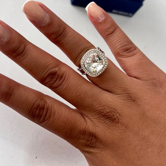 Stunning Swarovski Simplicity Crystal Ring Set Women Size 7 100% Swarovski Brand - Picture 6 of 7